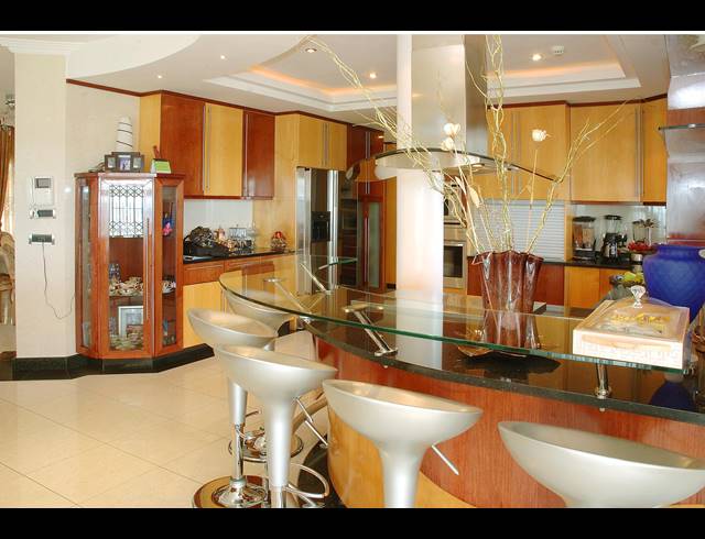 5 BEDROOM HOUSE FOR SALE IN OSLO BEACH